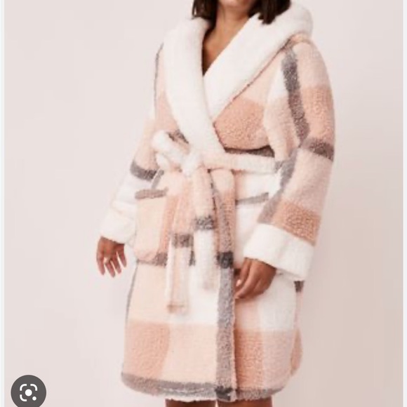 La vie en rose plush robe - Picture 2 of 9